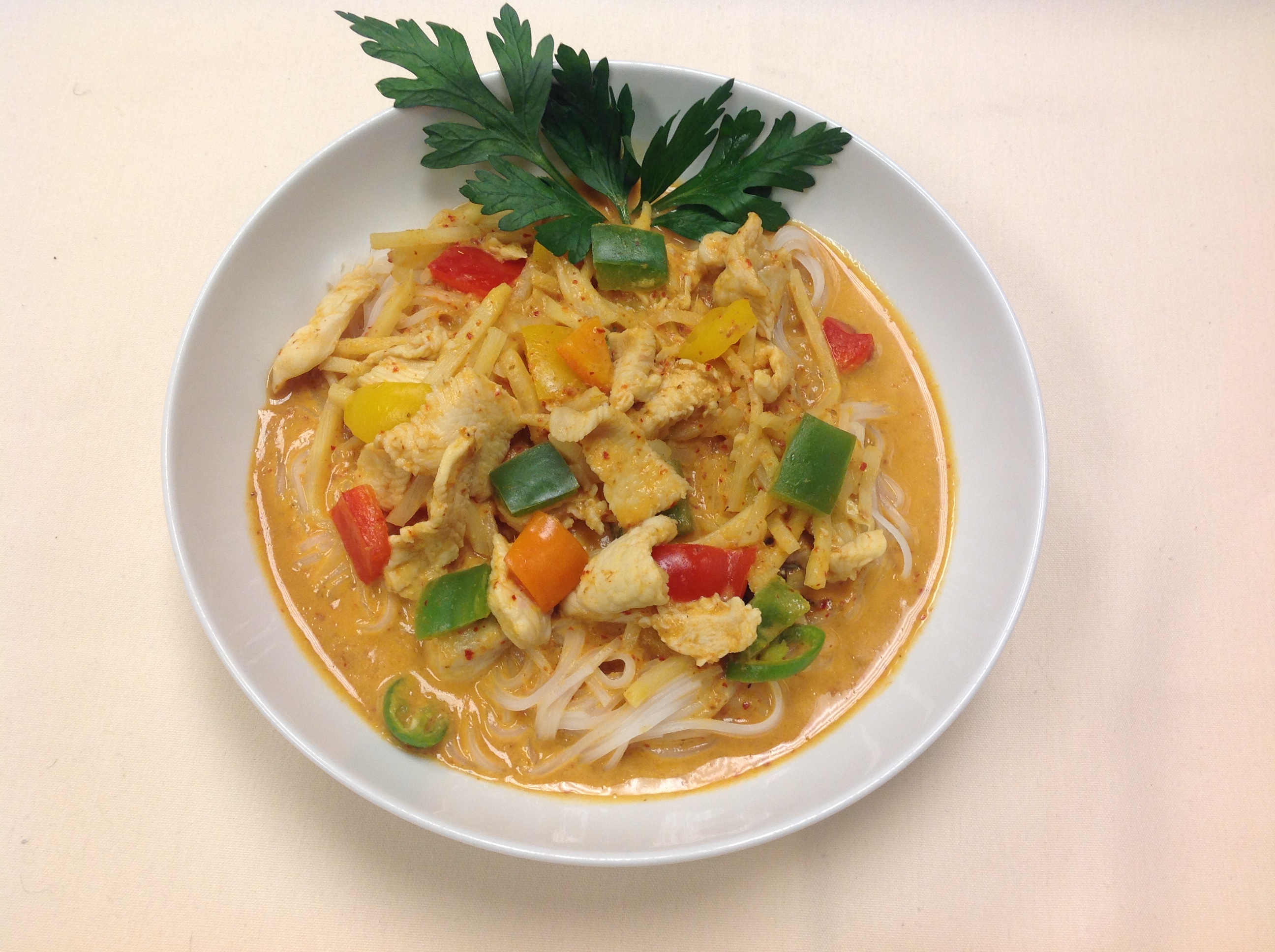 Order 67. Curry Noodle food online from Nine Thai Cuisine store, Chicago on bringmethat.com