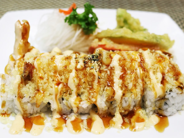 Order Crunch Roll food online from Sushiraw store, Los Angeles on bringmethat.com