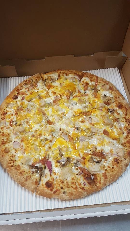 Order Grilled Chicken Pizza - Personal 8'' food online from What A Pizza store, Carmichael on bringmethat.com