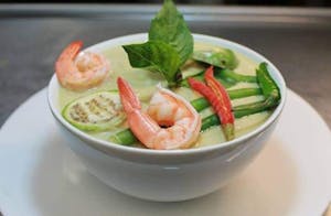 Order 28. Green Curry food online from Lisu's Thai Taste | Roseville store, Roseville on bringmethat.com