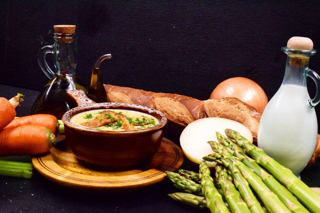 Order Creme Asparagus Soup food online from Bulerias tapas bar store, Chicago on bringmethat.com