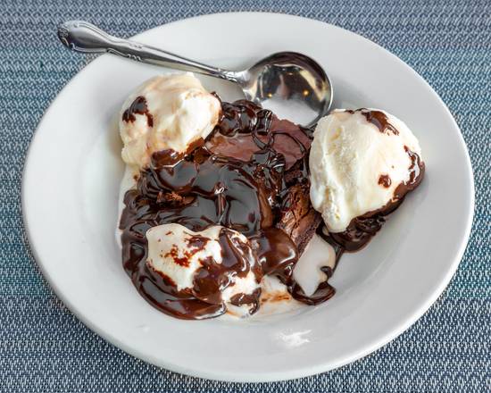 Order Hot Fudge Brownie with Vanilla Bean Ice Cream food online from Spotlight Restaurant &amp; Bar store, Metairie on bringmethat.com