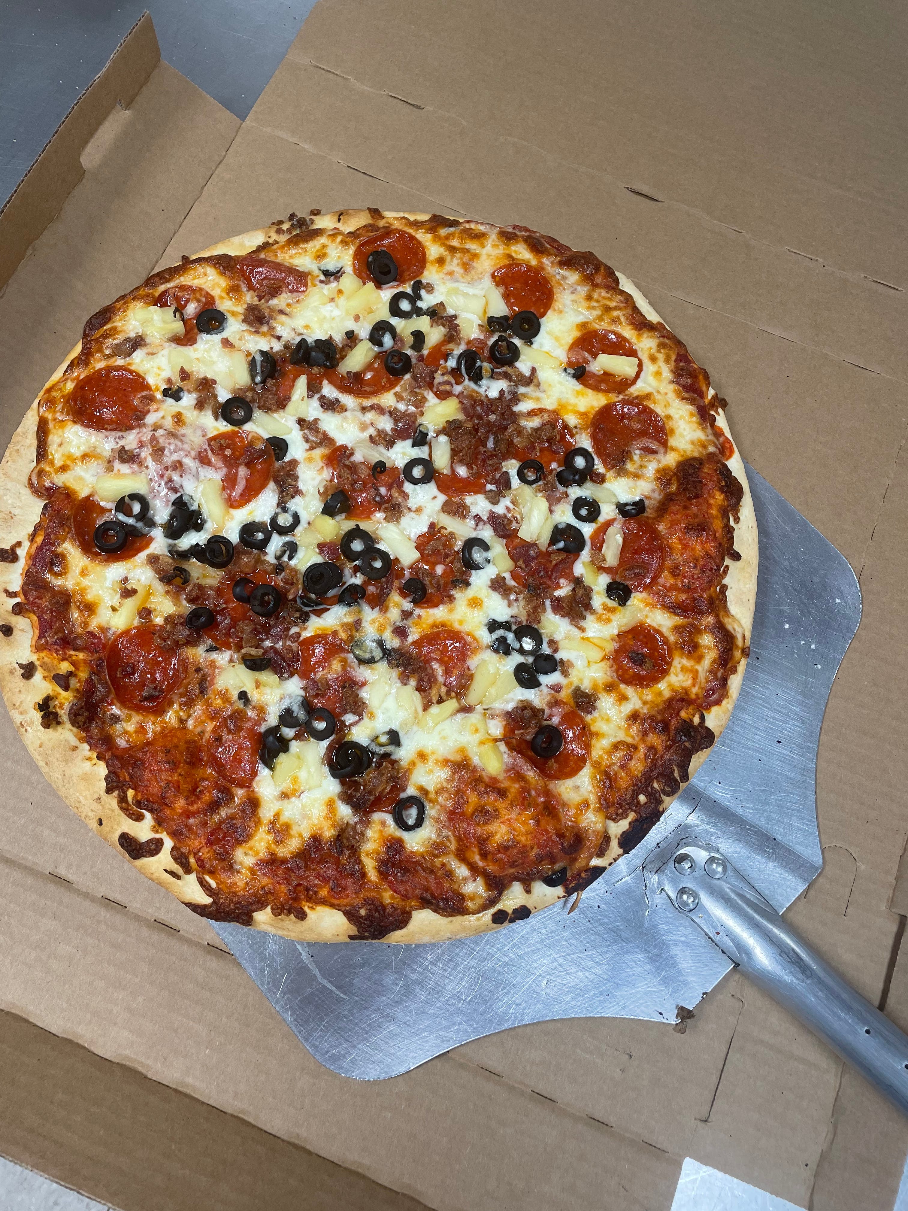 Order Cheese Pizza or Create Your Own - Small 10" food online from Pizza Man store, Ellsworth on bringmethat.com
