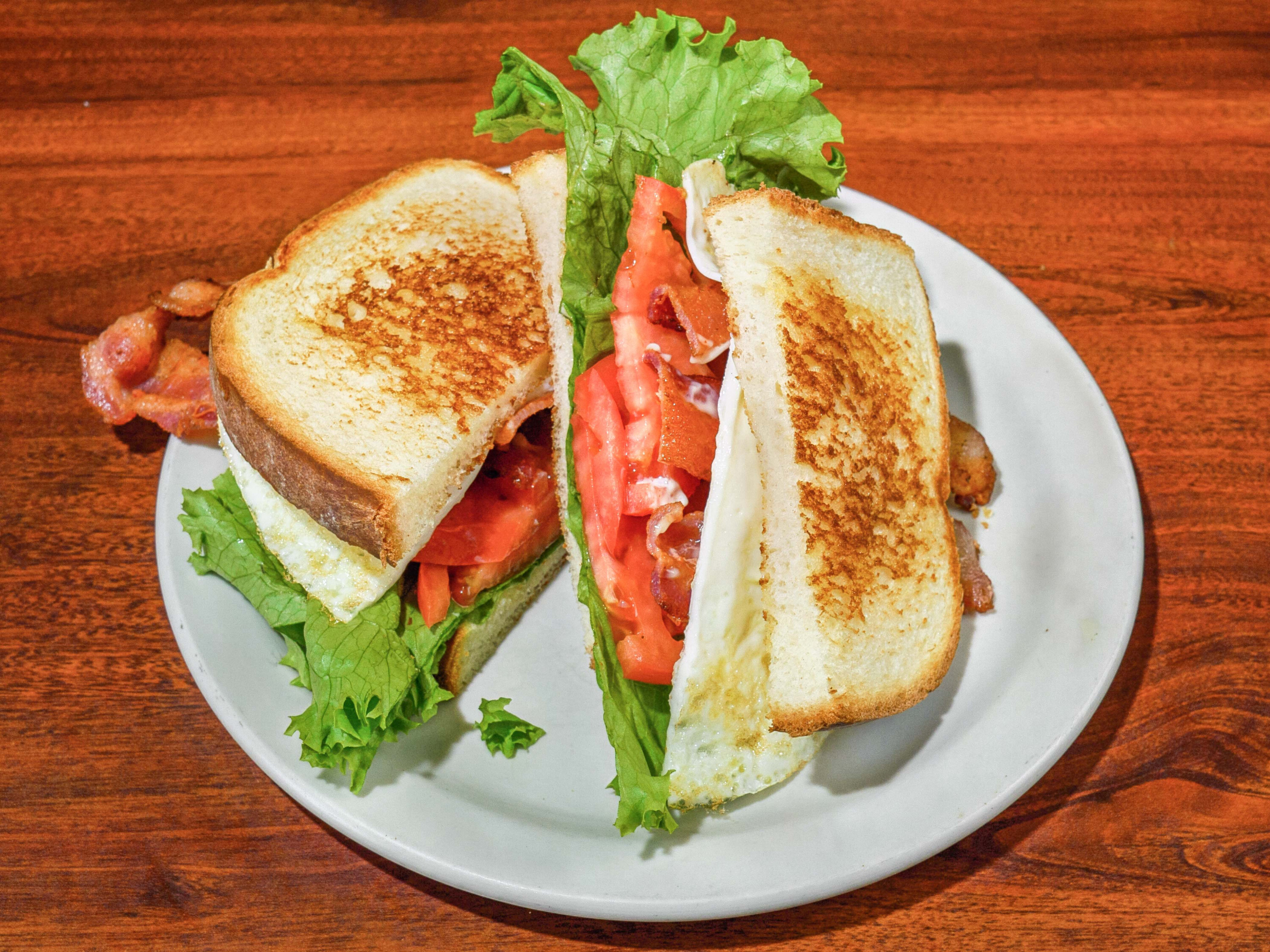 Order B.E.L.T.  food online from Bacon's Bistro and Cafe store, Hurst on bringmethat.com