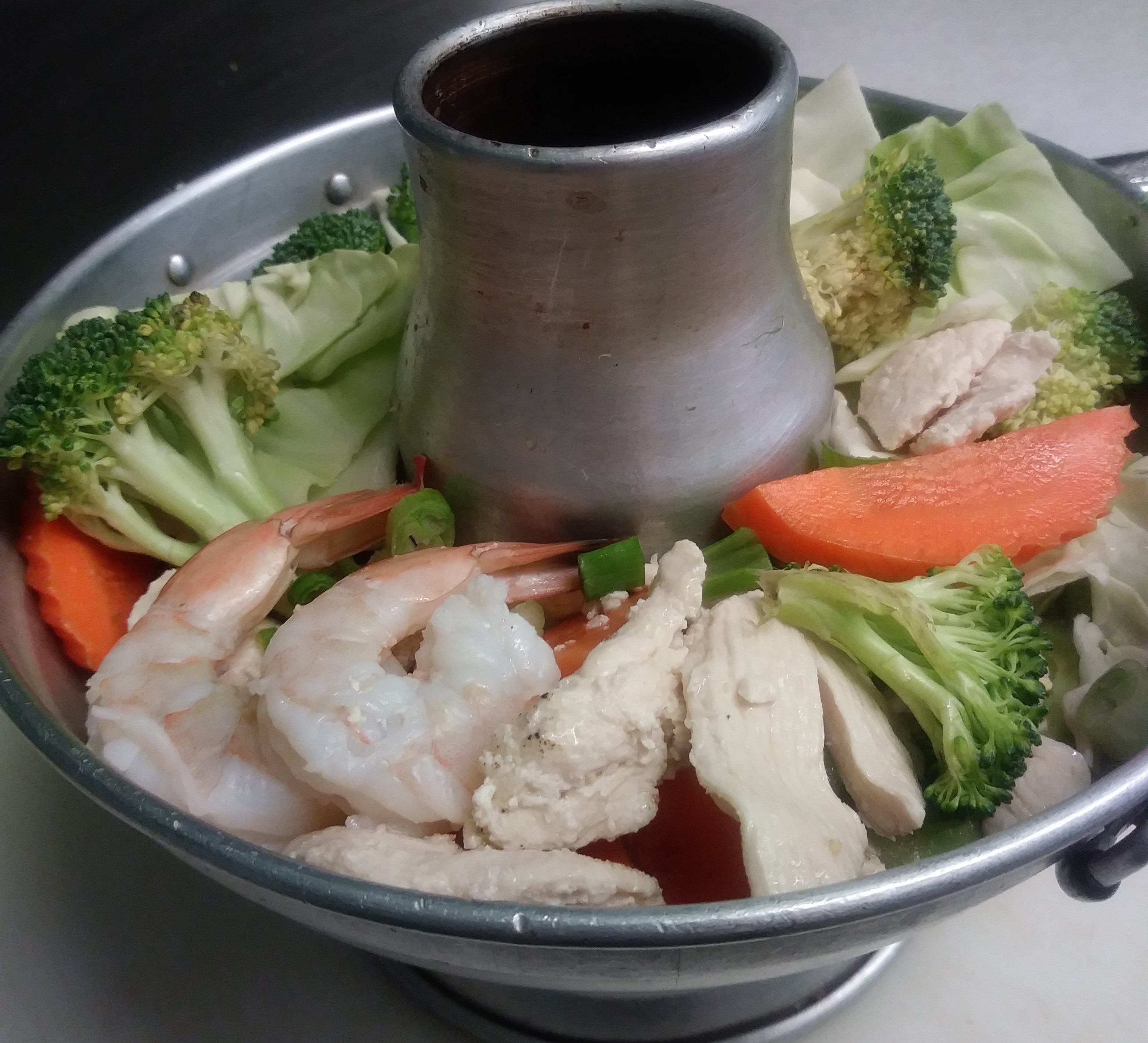 Order Combination Soup food online from Thai Fiesta Cafe store, Paramount on bringmethat.com