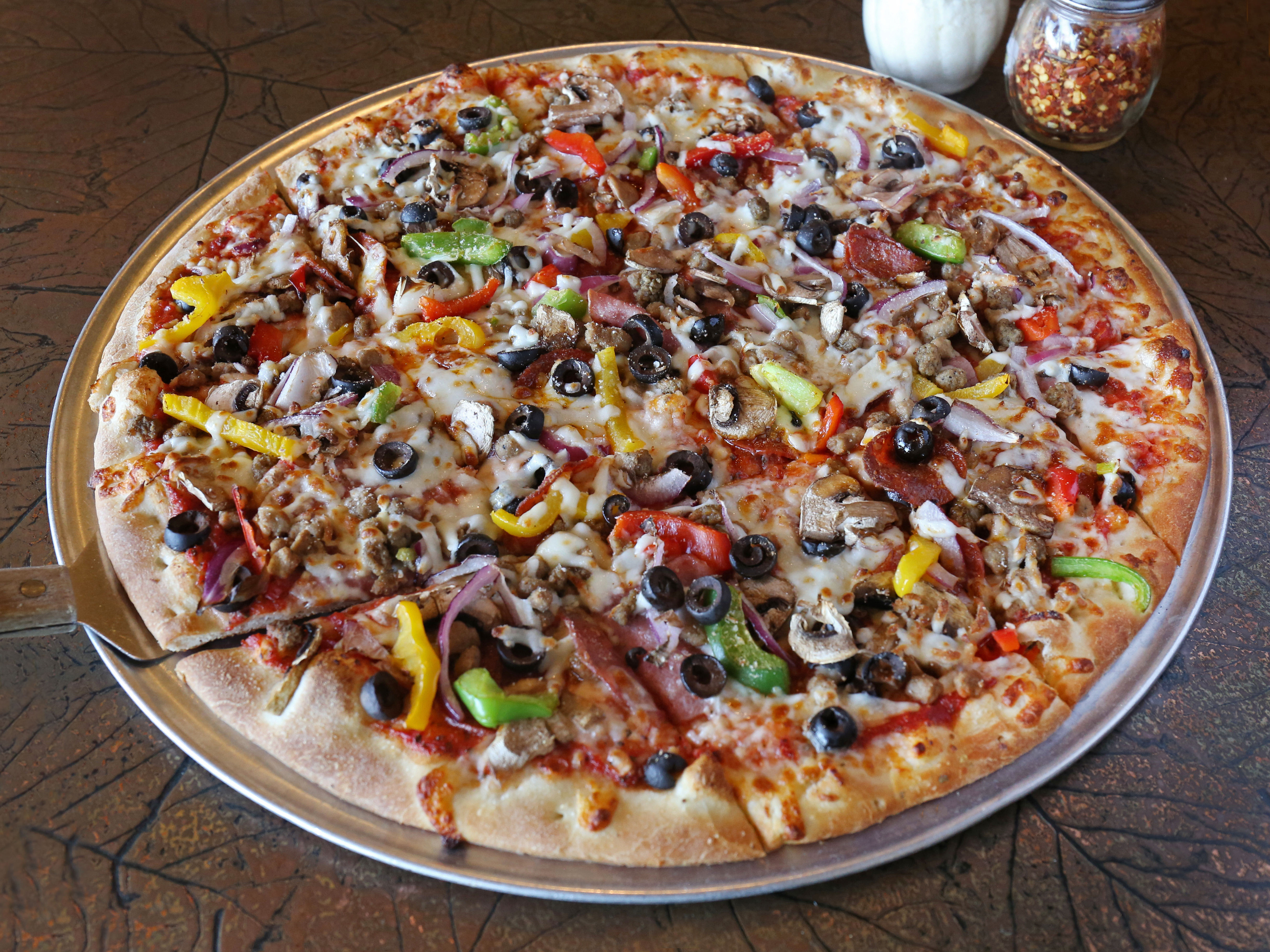 Order King-Deluxe Pizza food online from Mogio's Gourmet Pizza store, Murphy on bringmethat.com