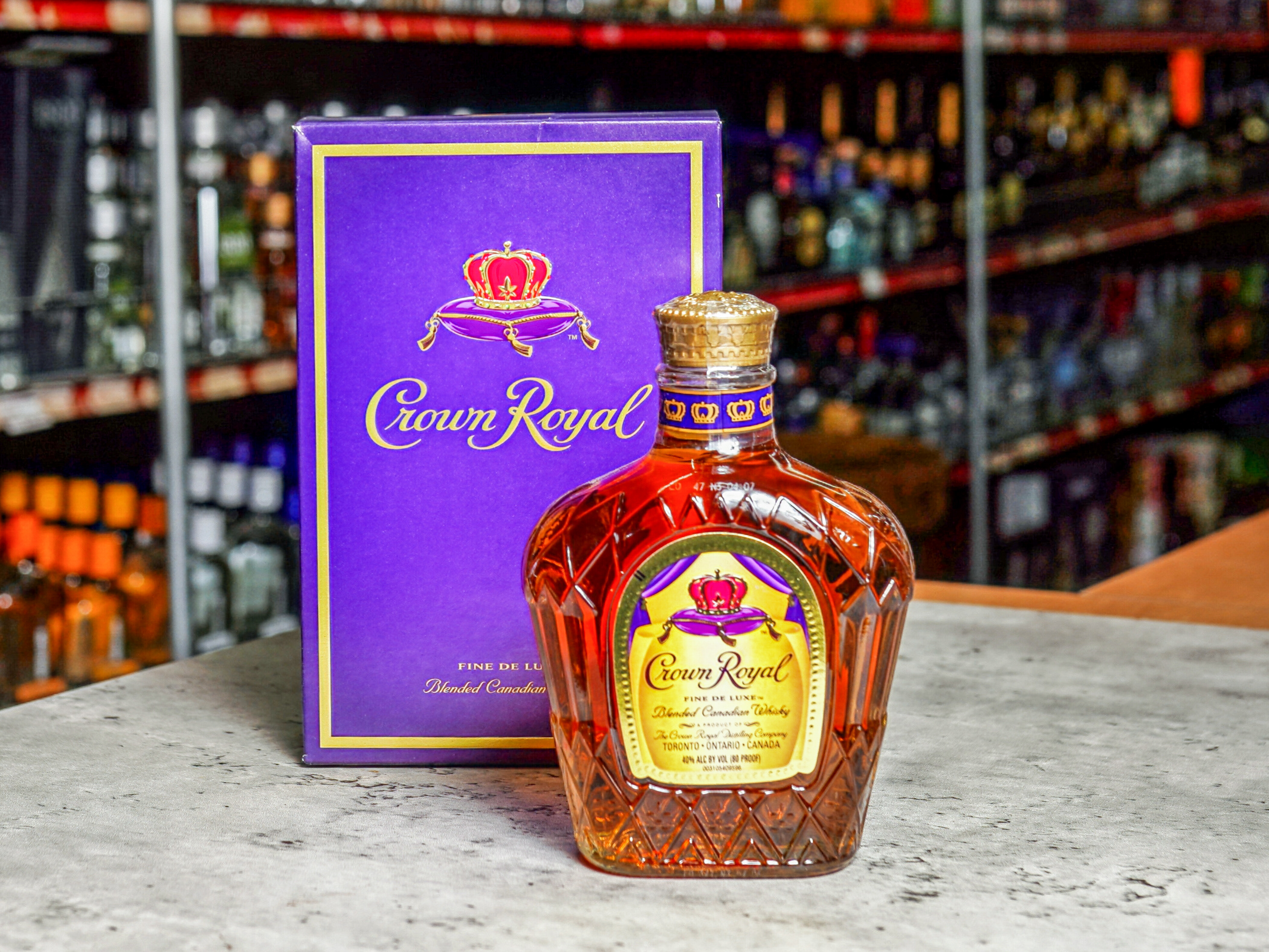 Order Crown Royal Fine Deluxe Blended Canadian Whisky  food online from Pm Food & Liquor store, Harvey on bringmethat.com
