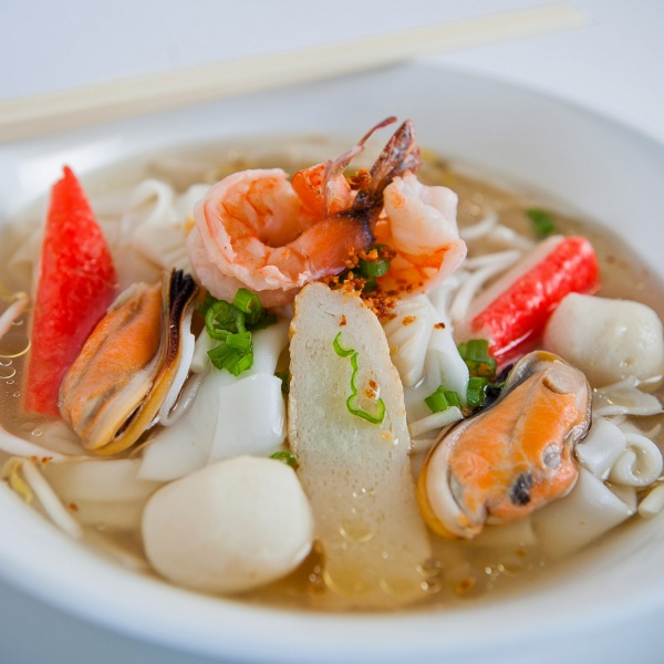 Order Noodle Soup with Seafood food online from Siam chan thai cuisine store, Los Angeles on bringmethat.com