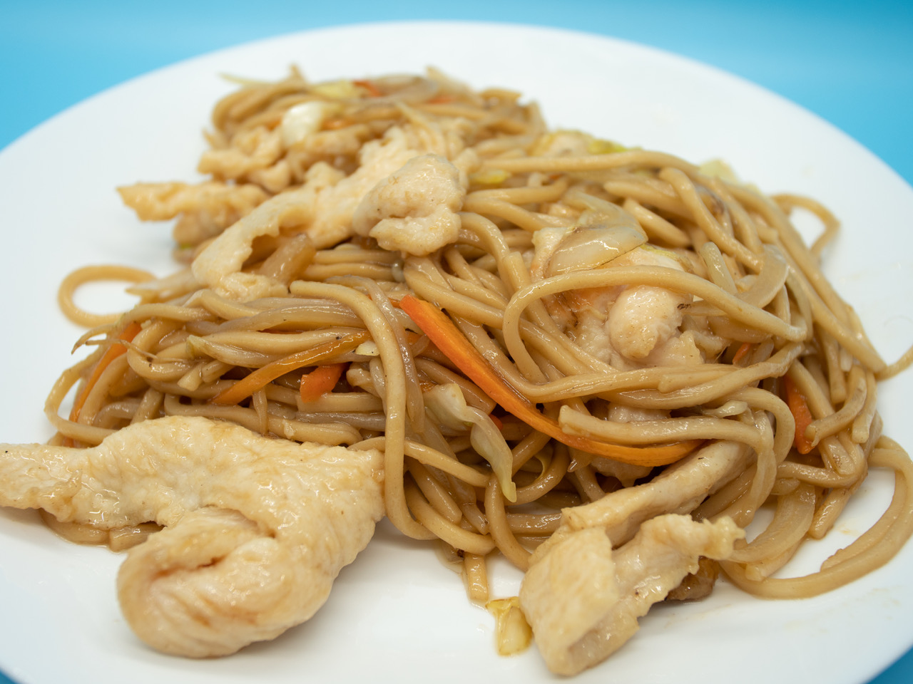 Order K1. Chicken Chow Mein  鸡肉炒面 food online from Hai master kitchen store, Laguna Woods on bringmethat.com