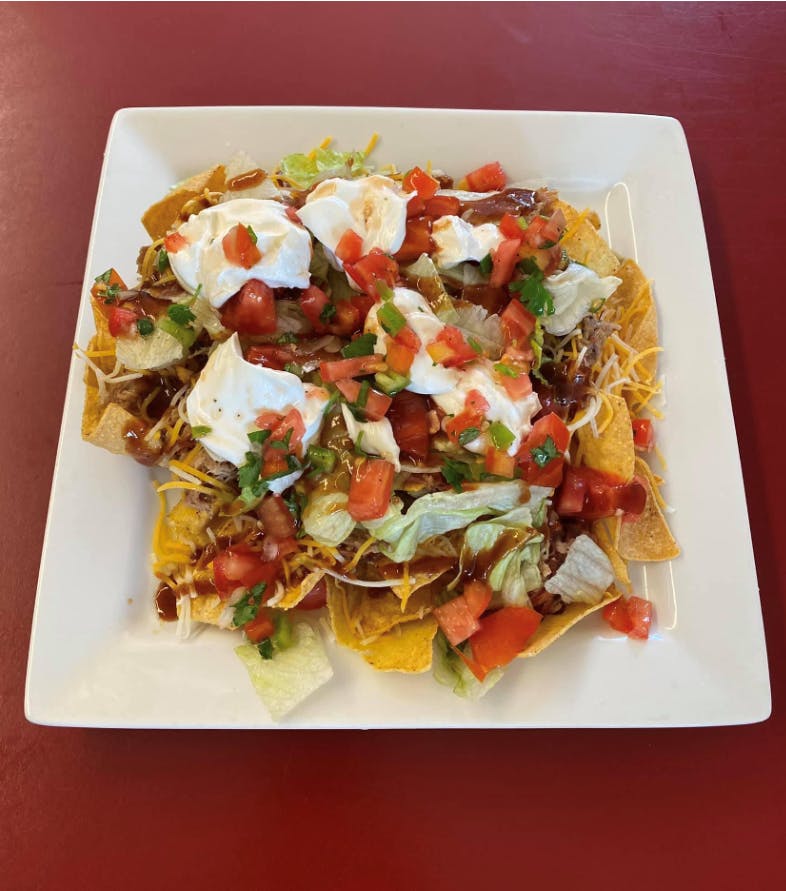 Order Deluxe Nachos - Appetizer food online from Big D Pizza store, Clyde on bringmethat.com