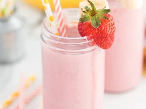 Order Strawberry & Banana Smoothie food online from Lifestyle Salads And Smoothies store, Phoenix on bringmethat.com