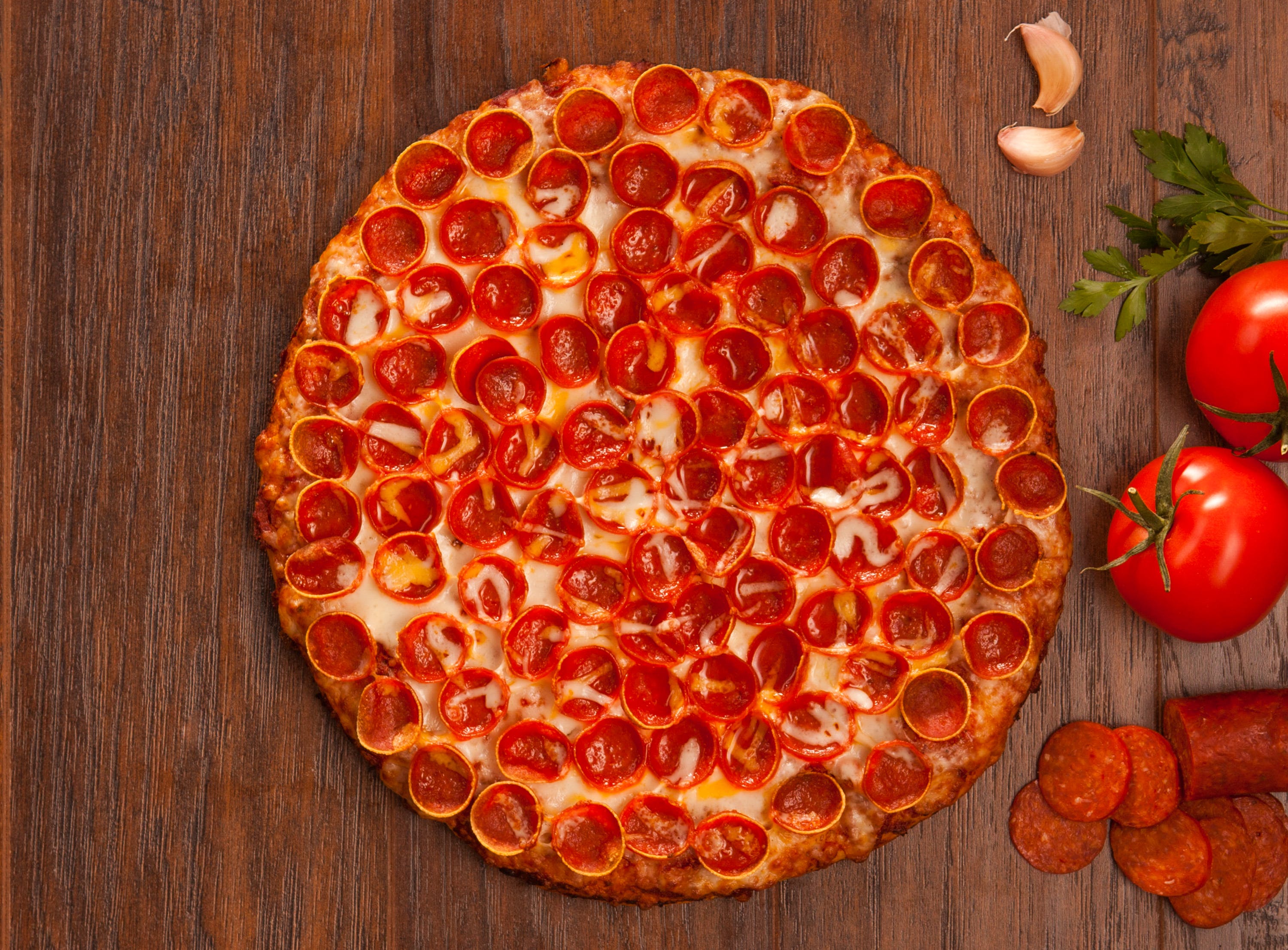 Order Classic Pepperoni Pizza - Small 10'' food online from Mountain Mike's Pizza store, Vallejo on bringmethat.com
