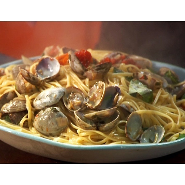 Order Limguini with Clams food online from Ameci Pizza & Pasta store, Woodland Hills on bringmethat.com