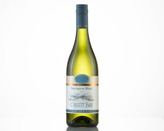 Order Oyster Bay Sauvignon Blanc, 750mL white wine (12.5% ABV) food online from PRIDE LIQUOR CORP store, Westbury on bringmethat.com