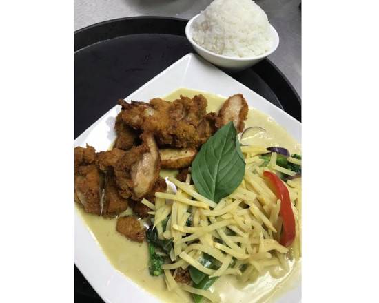 Order Green Curry with Crispy Chicken food online from Thai Elephant store, Cleveland on bringmethat.com