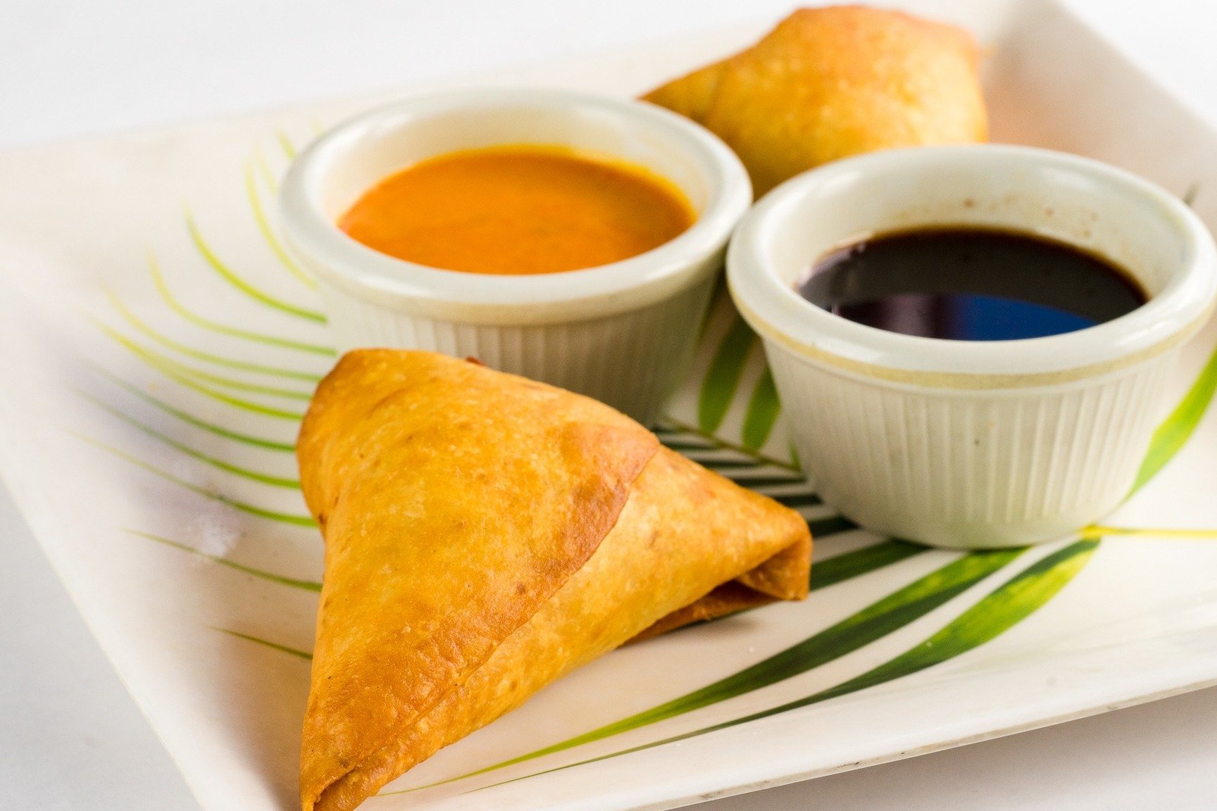Order Spinach Samosa (2 Pcs) food online from Delhi Diner store, Albany on bringmethat.com