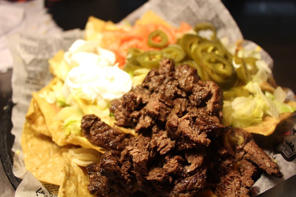 Order Super Nachos - Appetizer food online from Chasers Sports Bar & Grill store, Niles on bringmethat.com