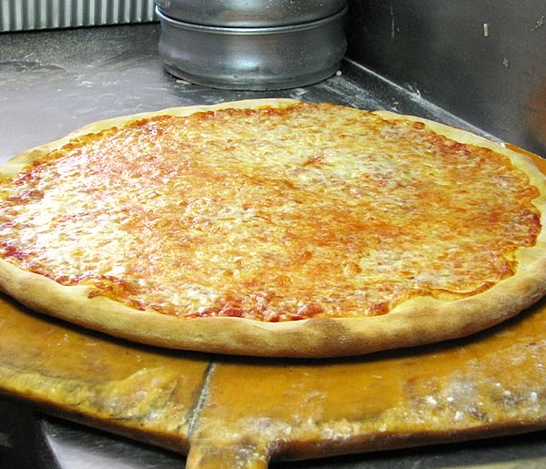 Order Red Traditional Pizza food online from La Pizzatega store, Linwood on bringmethat.com