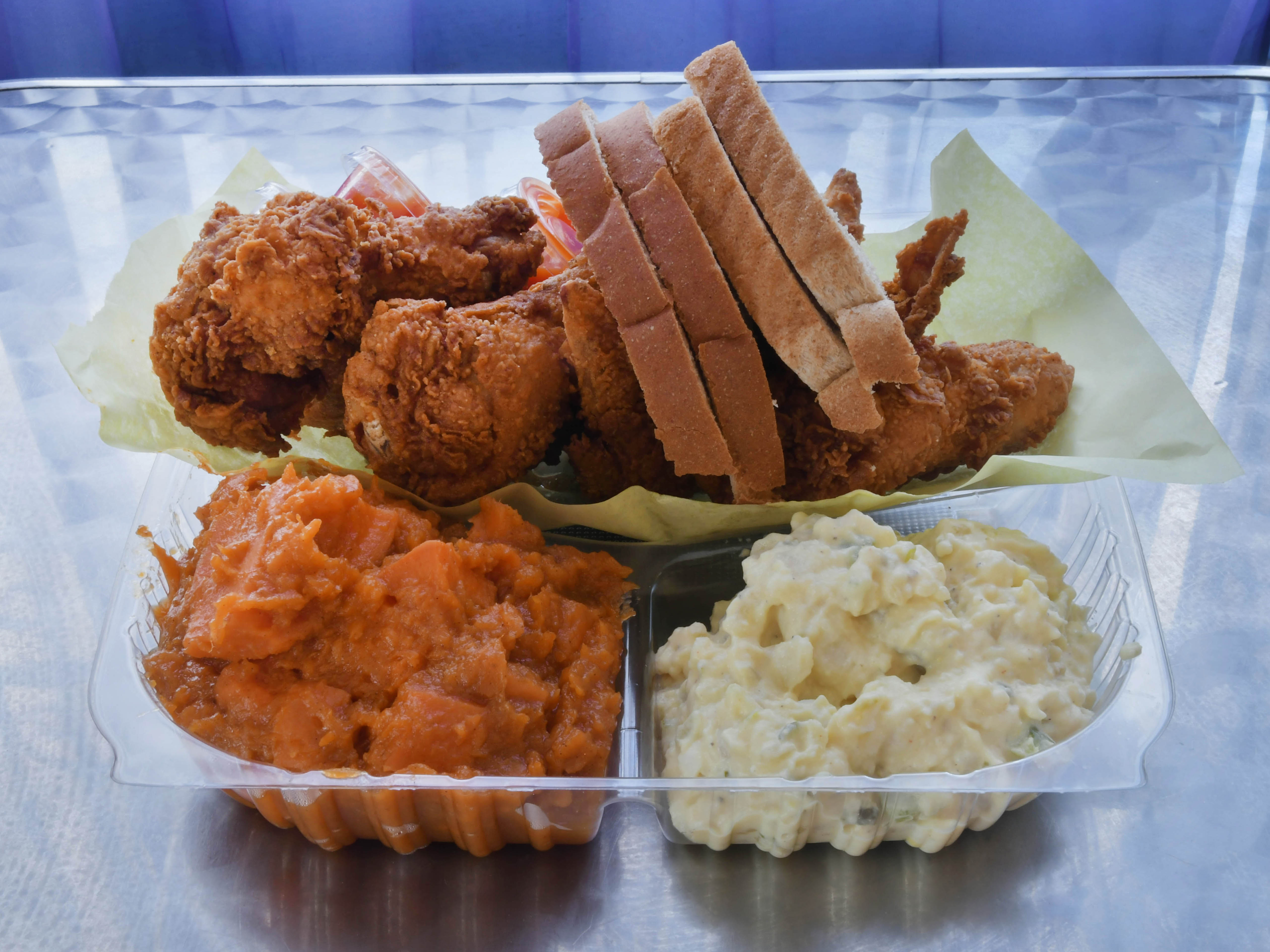 Order Chicken Wings Dinner food online from The New Snapper's Seafood Restaurant store, Richmond on bringmethat.com