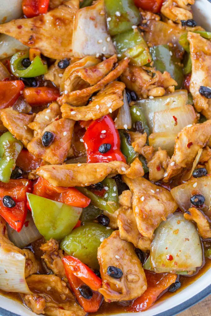 Order 43. Sliced Chicken with Black Bean Sauce food online from Super China Buffet store, Kenosha on bringmethat.com