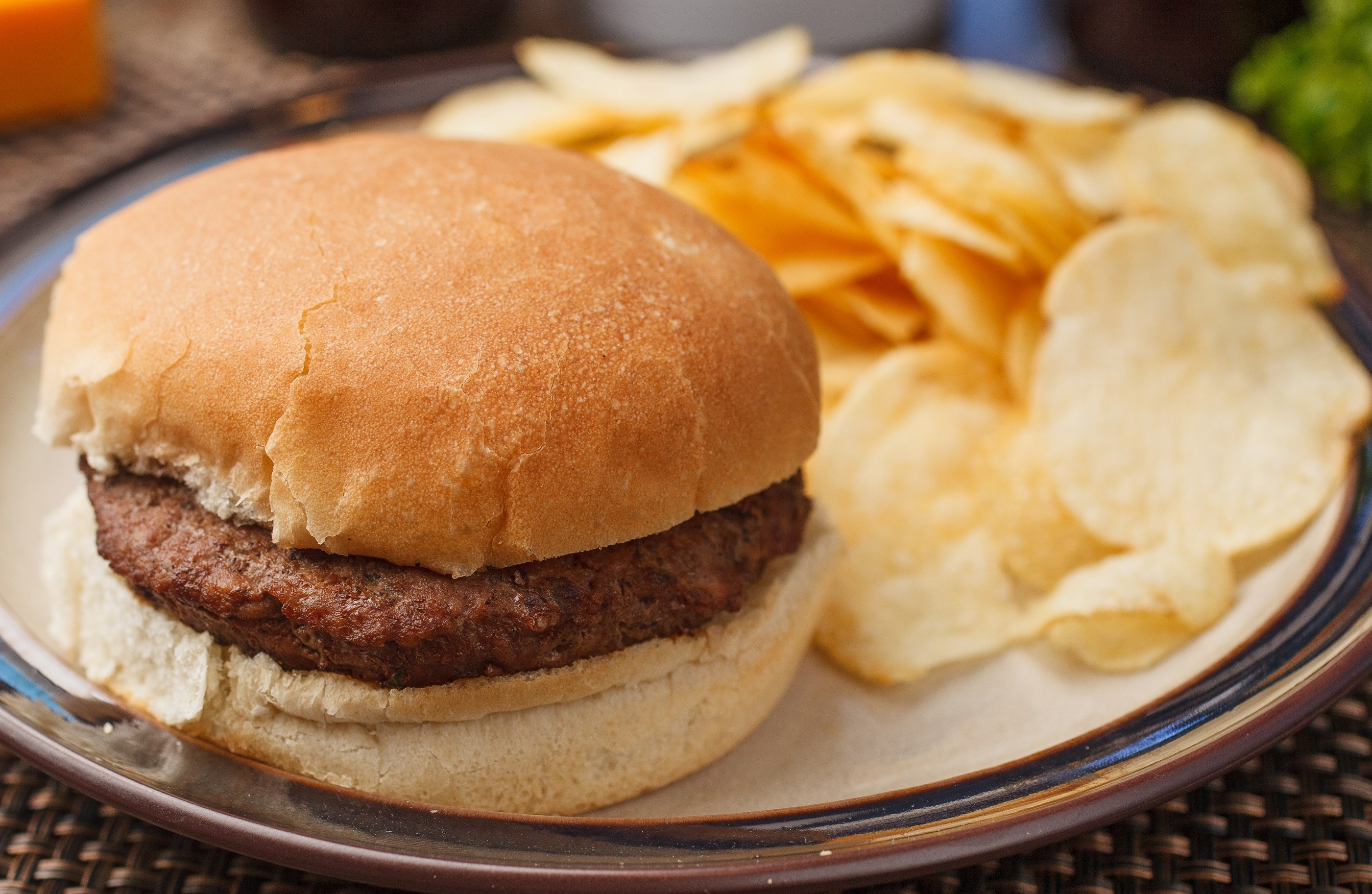Order 4 oz. Kids Hamburger Meal food online from Steak-Out store, Columbus on bringmethat.com