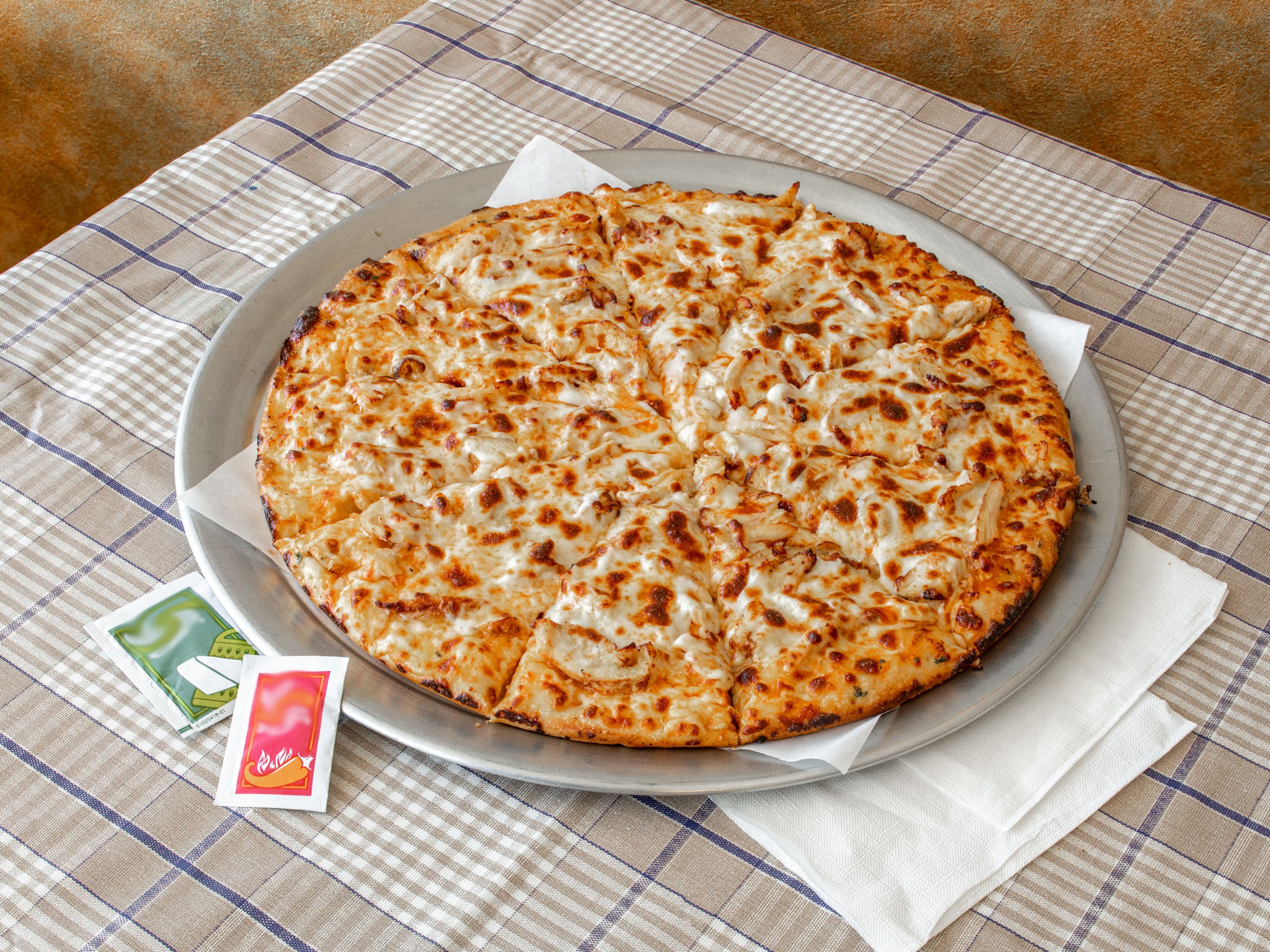Order 4. Buffalo Chicken Pizza food online from Milano's Pizza store, Waxahachie on bringmethat.com