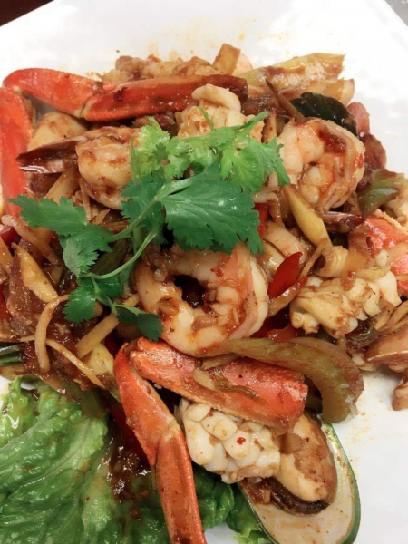 Order Spicy Seafood Sauteed (Po Tak) food online from Chili & Lemon Thai Cuisine store, Los Angeles on bringmethat.com