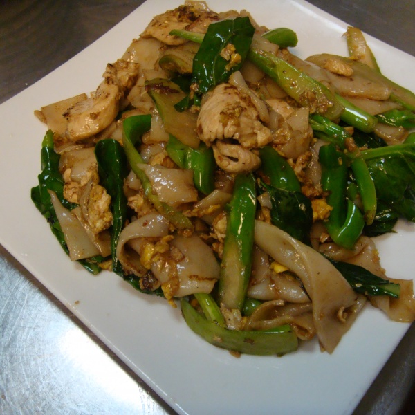 Order 40. Pad See Ew  food online from My Thai Place Restaurant store, Brambleton on bringmethat.com