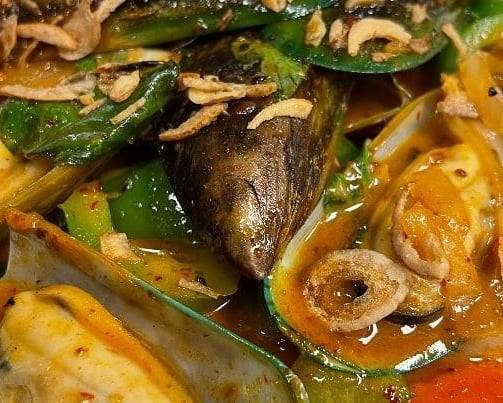 Order Thai Galic Butter Mussel food online from Bangkok Kitchen store, Latham on bringmethat.com