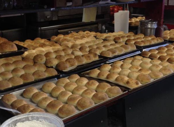 Order Bread Rolls food online from Mama Mia Pizzeria store, Fresno on bringmethat.com