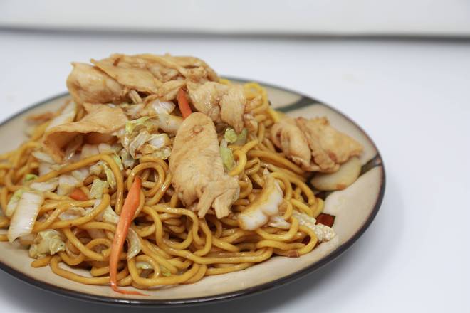 Order D21C. Chicken Lo Mein Dinner 雞撈麵套餐 food online from Uncle Chen's Chinese Restaurant store, State College on bringmethat.com