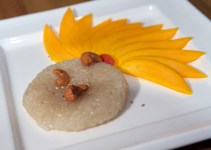 Order Coconut Sticky Rice with Fresh Mango food online from 22 Thai Cuisine store, New York on bringmethat.com