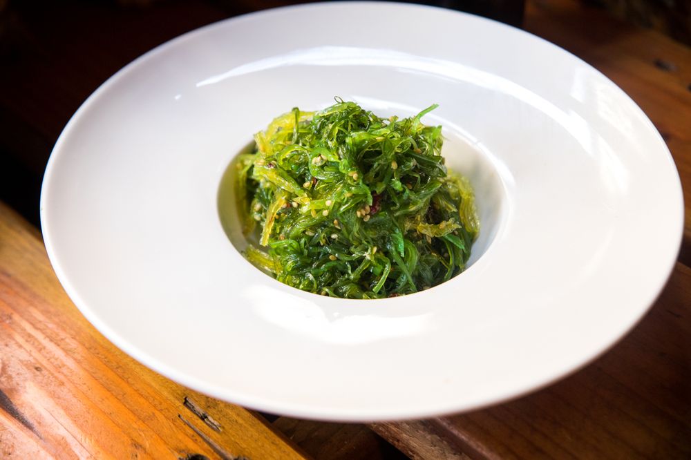 Order Seaweed Salad food online from Sushi para japanese restaurant store, New York on bringmethat.com