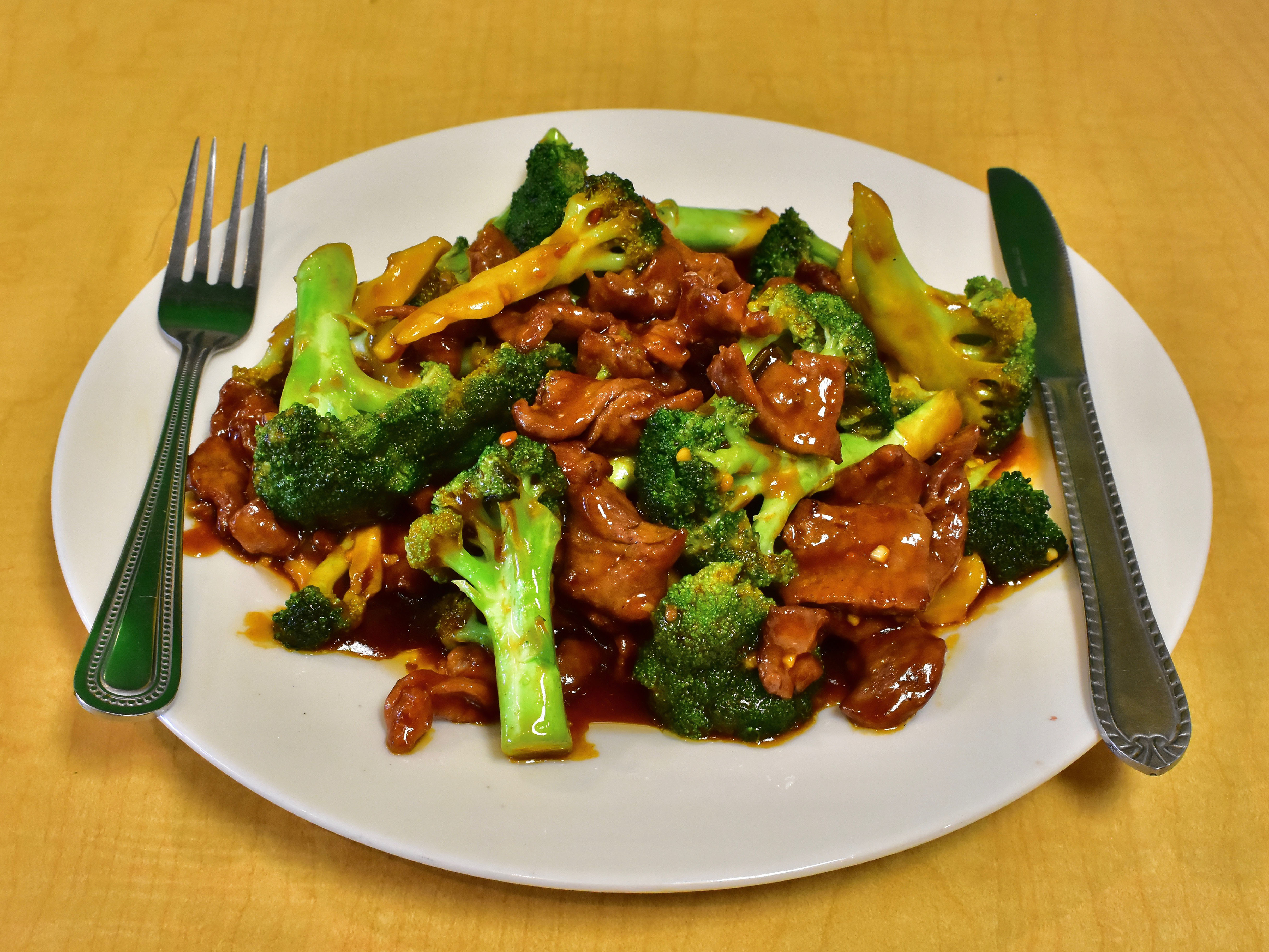 Order 59. Broccoli Beef food online from Peking Garden Restaurant store, El Paso on bringmethat.com