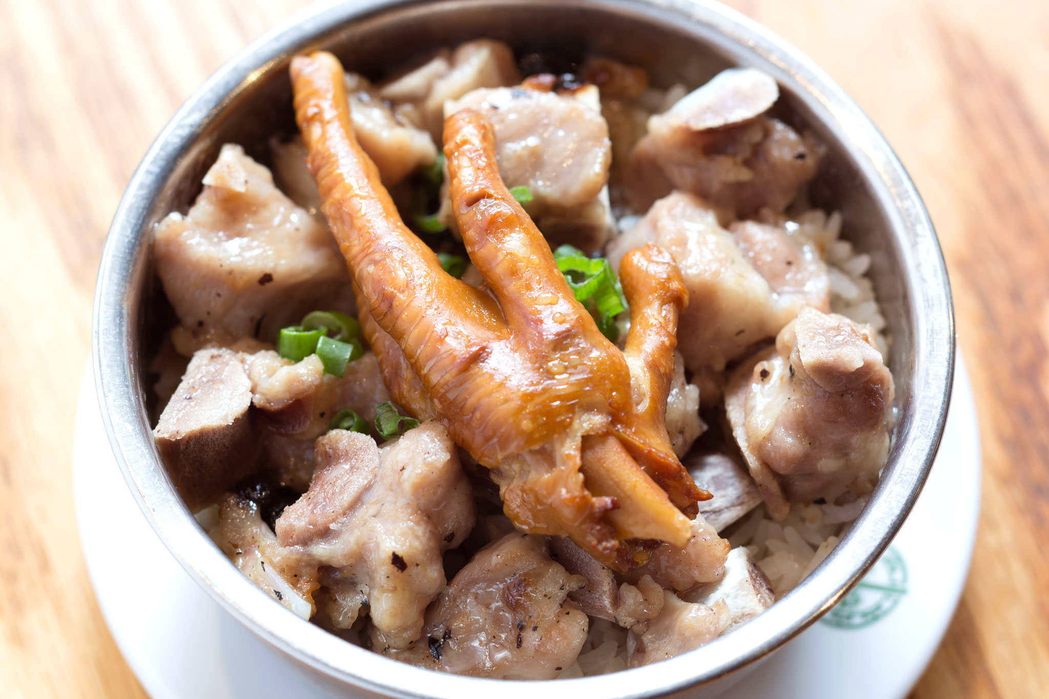Order R2. Steamed Rice with Pork Spare Rib and Chicken Feet food online from Timhowan store, New York on bringmethat.com