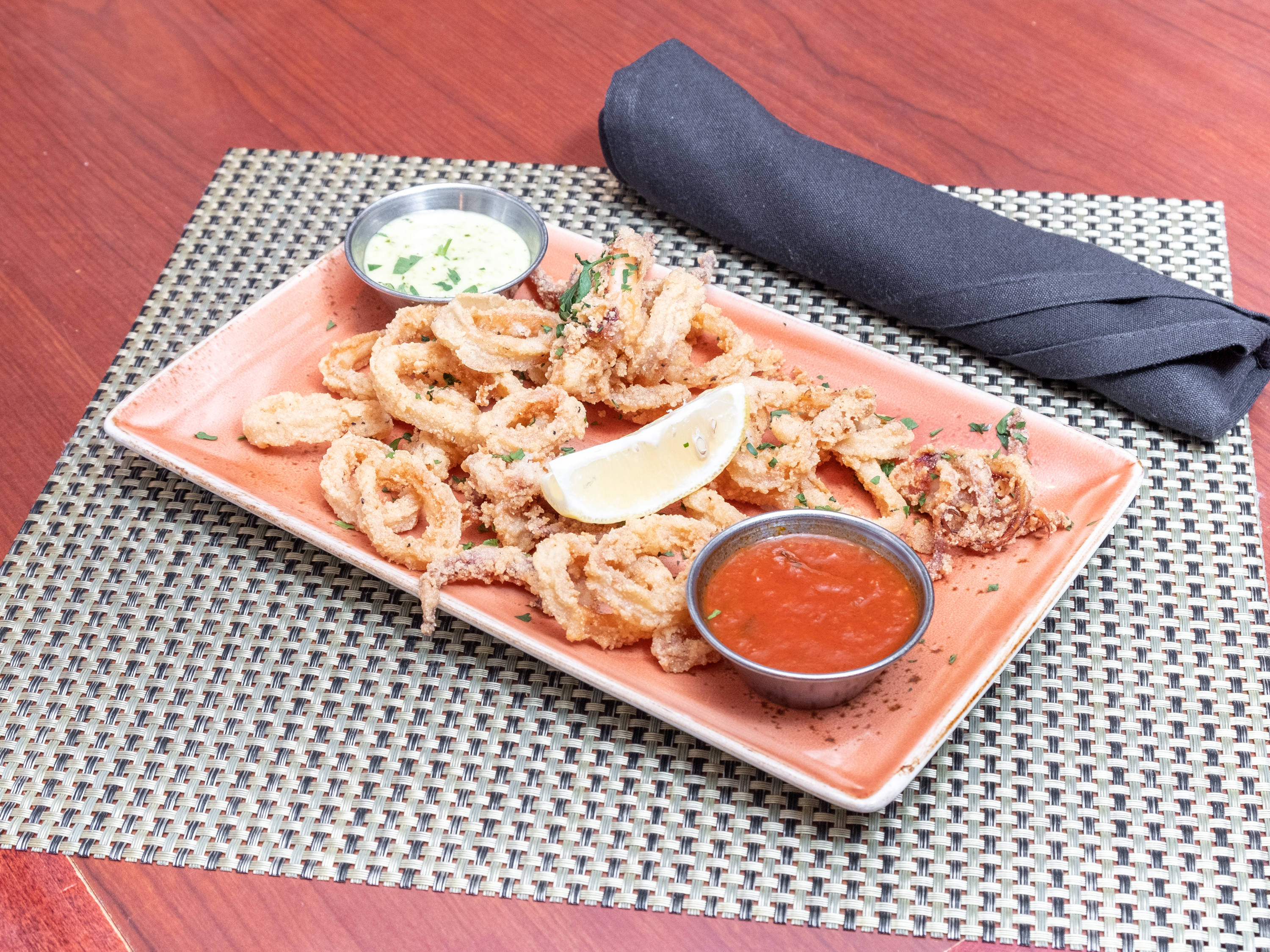 Order Crispy Calamari food online from Winberie Restaurant & Bar store, Summit on bringmethat.com