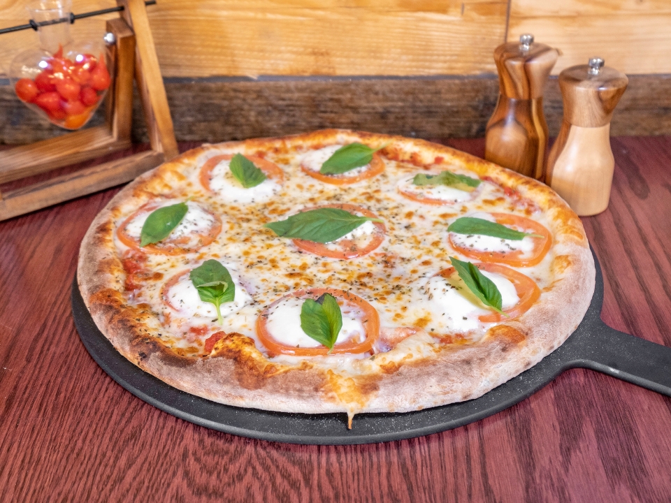 Order Margherita Pizza food online from Brazil Gourmet Pizzeria store, Damascus on bringmethat.com