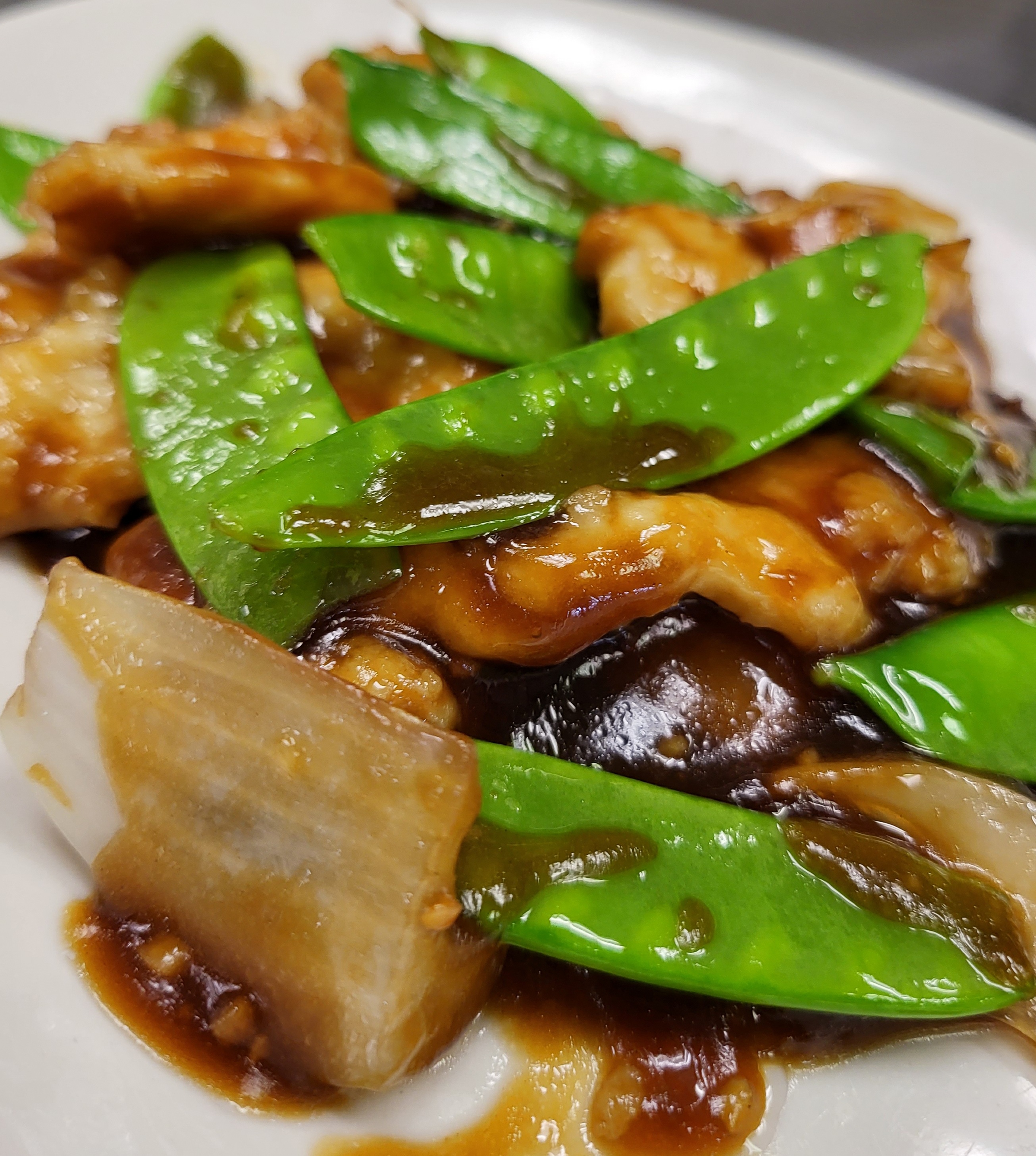 Order P10. Chicken with Pea Pods food online from Dragon Palace Chinese Restaurant store, Davenport on bringmethat.com