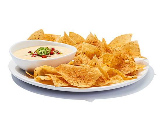 Order Chips & Queso food online from Hooters store, Las Cruces on bringmethat.com