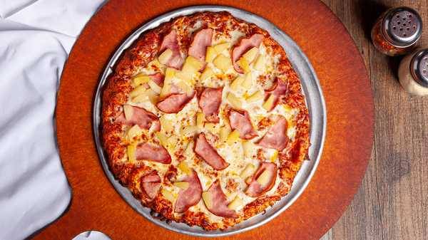Order Hawaiian Pizza (Personal) food online from Round Table Pizza store, Novato on bringmethat.com