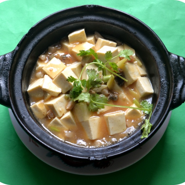 Order 704. Chicken and Tofu with Salted Fish Clay Pot food online from Fung Wong Chinese Restaurant store, Daly City on bringmethat.com