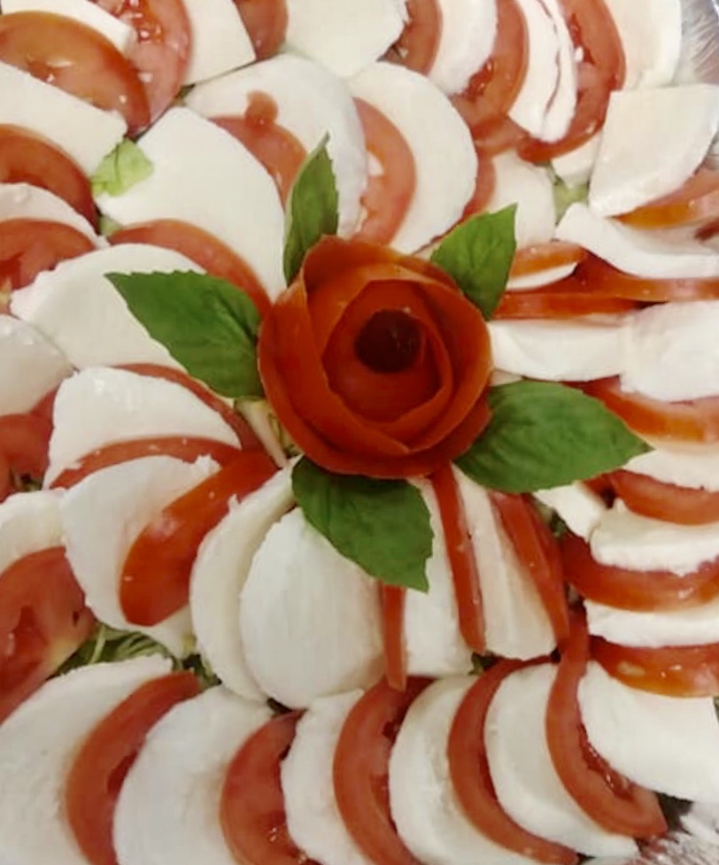 Order Fresh Mozzarella and Tomato Salad food online from Linwood Pizza store, Fort Lee on bringmethat.com