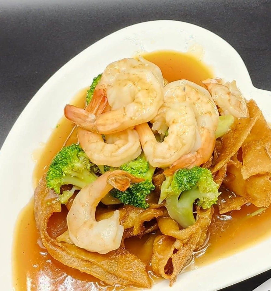Order Lad Na food online from VIP Thai Cuisine store, Woodridge on bringmethat.com
