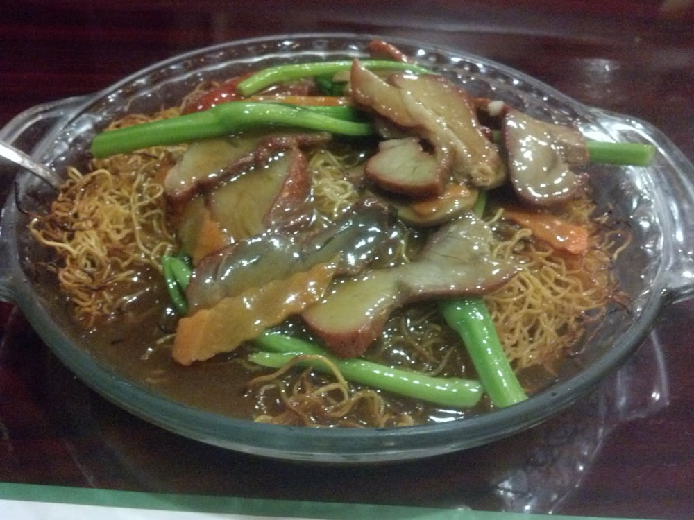 Order BBQ Pork Chow Mein w/ Vegetable / 叉燒炒麵 food online from Sam Woo Bbq store, San Gabriel on bringmethat.com