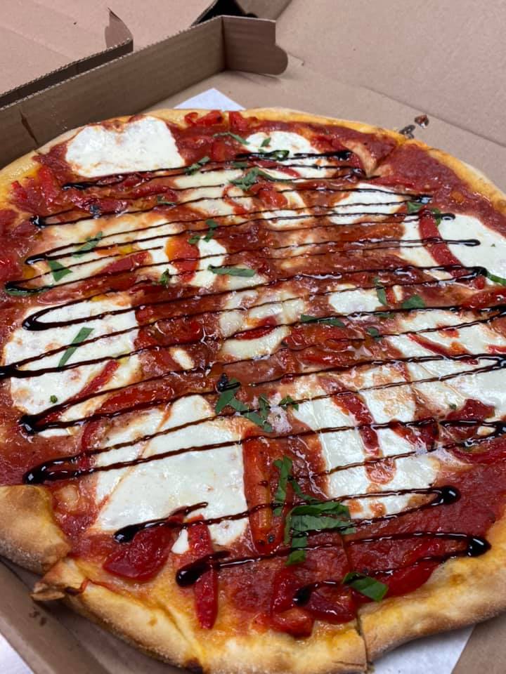 Order Luna Pizza food online from Big Chefs Pizza store, Norwood on bringmethat.com