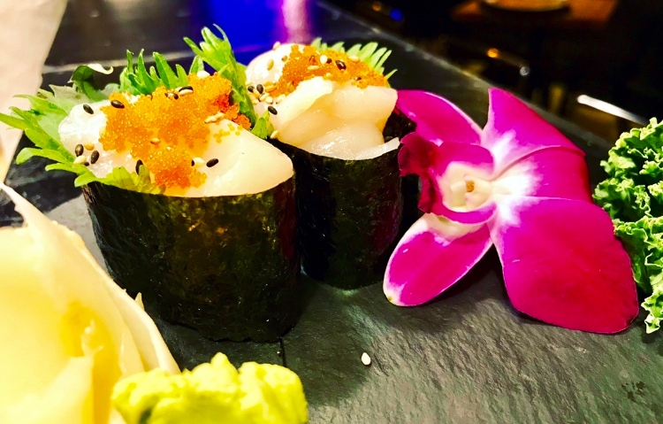 Order NAMA HOTATE (SCALLOP) food online from Kin sushi & thai cuisine store, Chicago on bringmethat.com