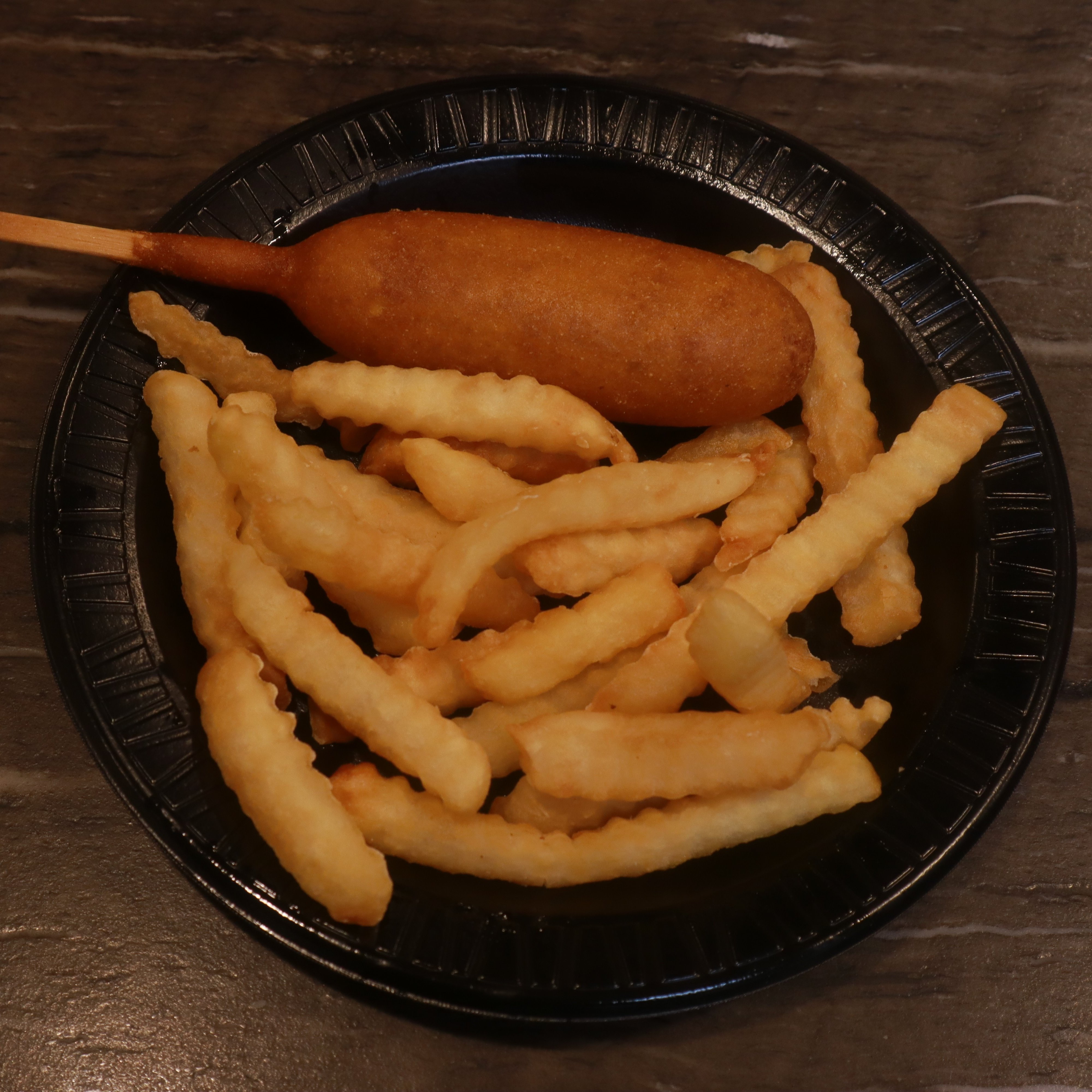 Order Kids Corn Dog  food online from Tom And Jerry store, Rockford on bringmethat.com