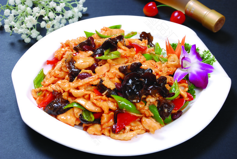 Order Yuxiang Chicken 鱼香鸡 food online from Le's Restaurant store, Ames on bringmethat.com