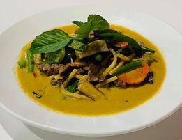 Order C2. Green Curry Dinner food online from Boba Tea Cafe store, Niagara Falls on bringmethat.com
