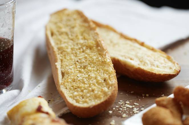 Order Garlic Bread food online from Romeo Pizza store, Huron on bringmethat.com
